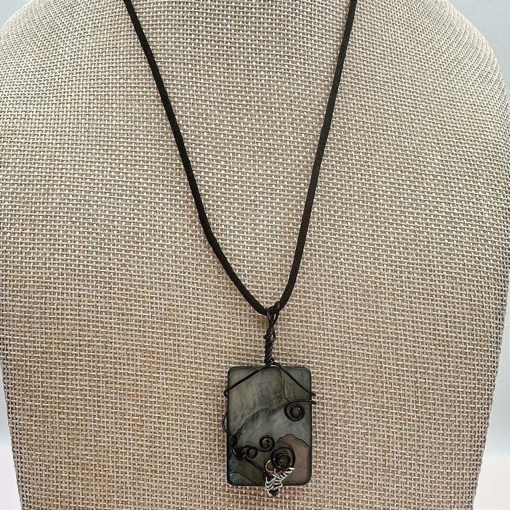 Vintage Y2k Wire Wrapped Rectangular Stone Pendant Black Cord Toggle Jewelry